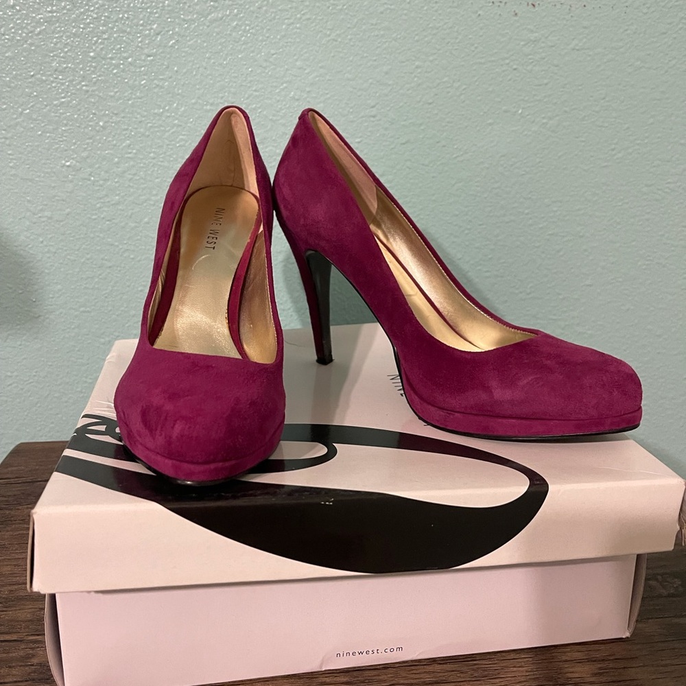 Nine West size 8 violet suede pump